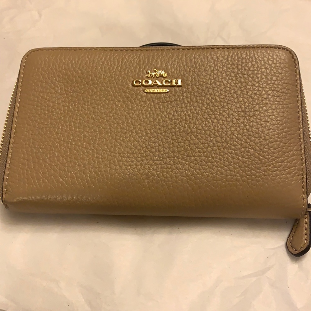 COACH MEDIUM ID ZIP WALLET